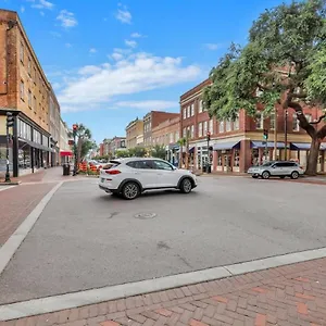 https://lush-savannah-loft-near-plant-riverside-district.top-hotels-in-savannah.com