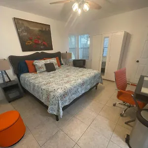 https://hostal-sky-crest-with-private-garage.hotelstampa.org